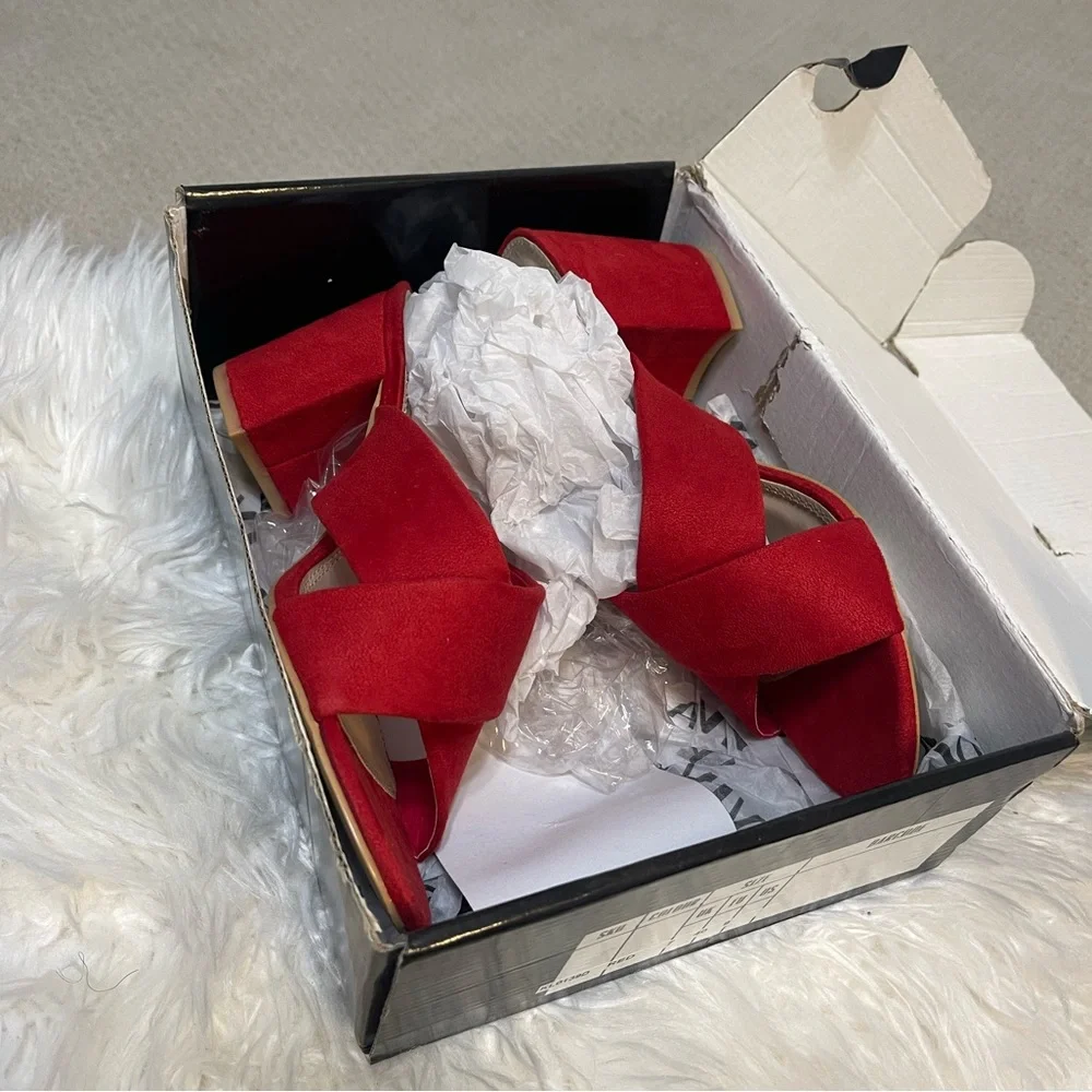 Red Casual Heels 👠 - Picture 4 of 6